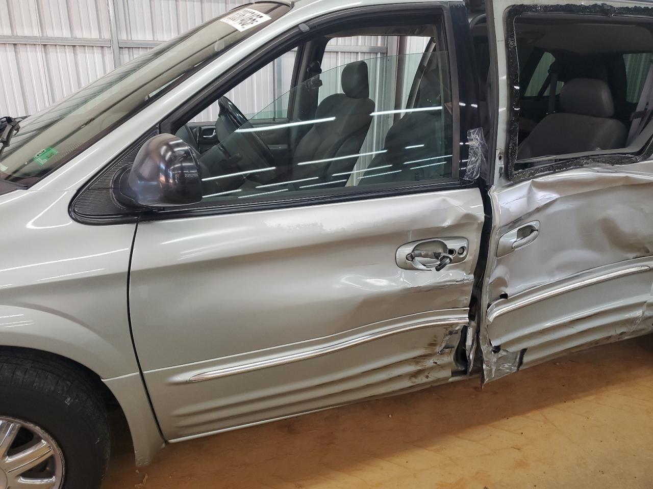 2004 Chrysler Town & Country Limited VIN: 2C8GP64L04R522459 Lot: 63367465