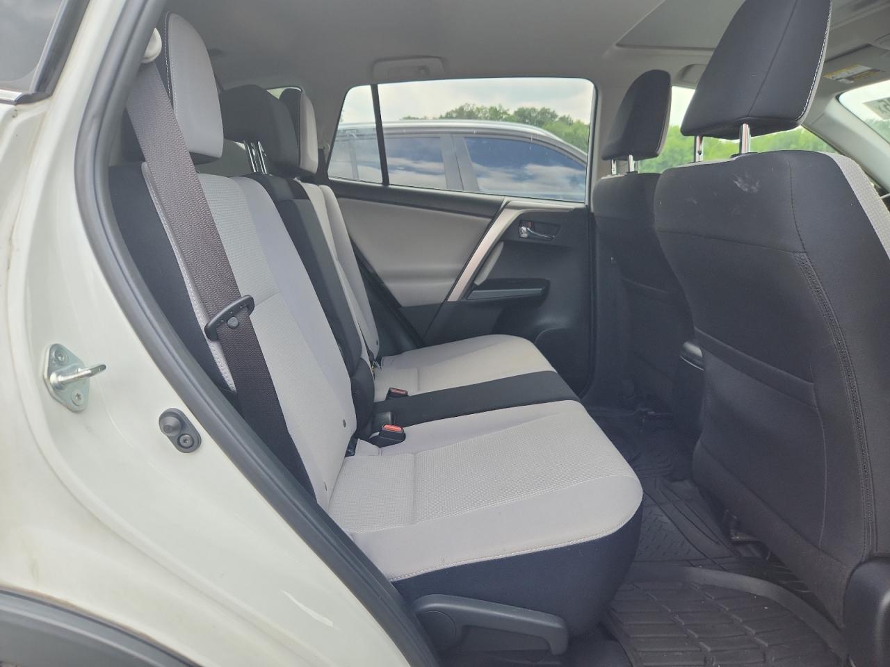 2017 Toyota Rav4 Xle VIN: JTMRFREV6HJ163692 Lot: 64744235
