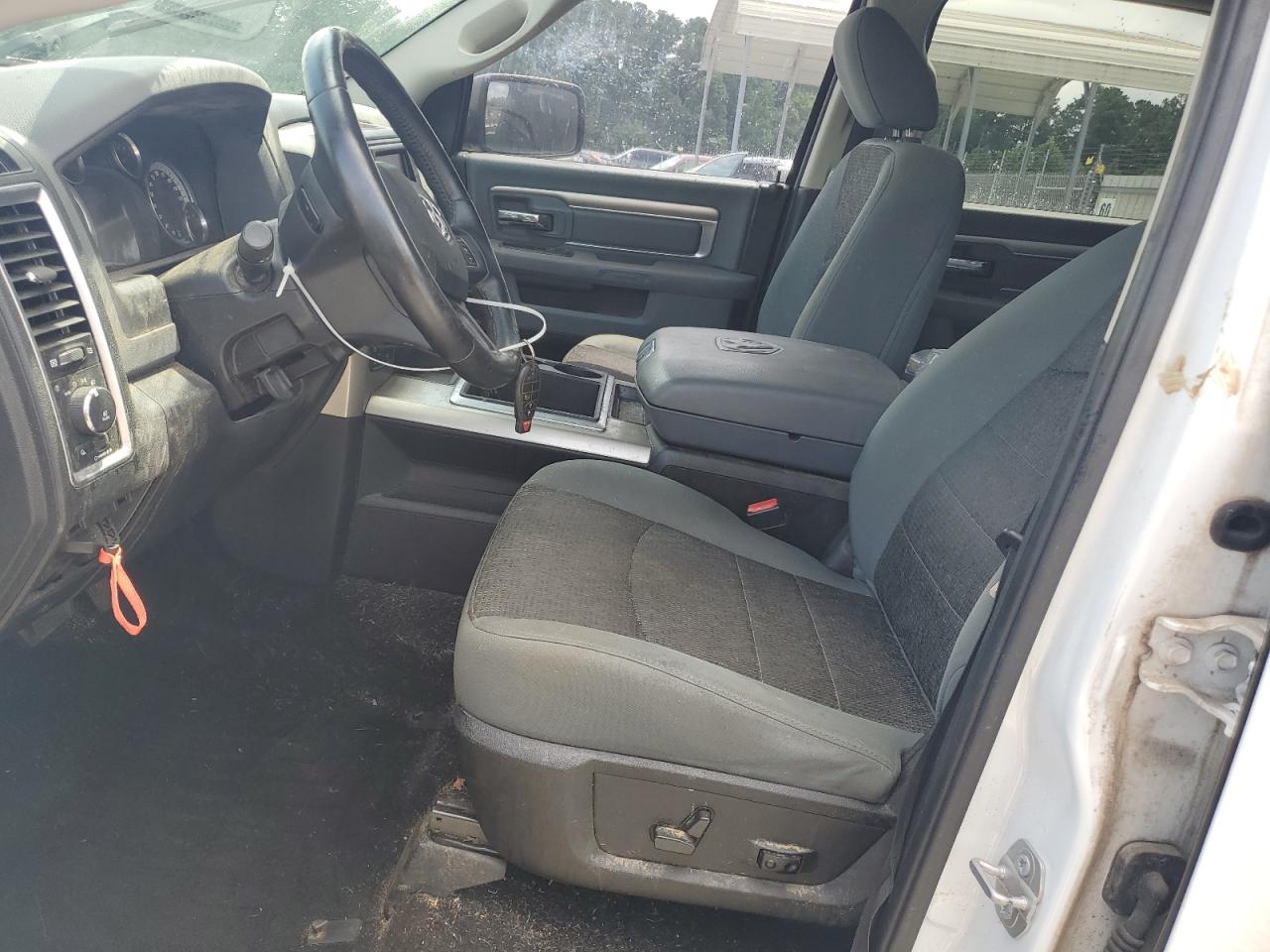 1C6RR7LT4FS717579 2015 Ram 1500 Slt