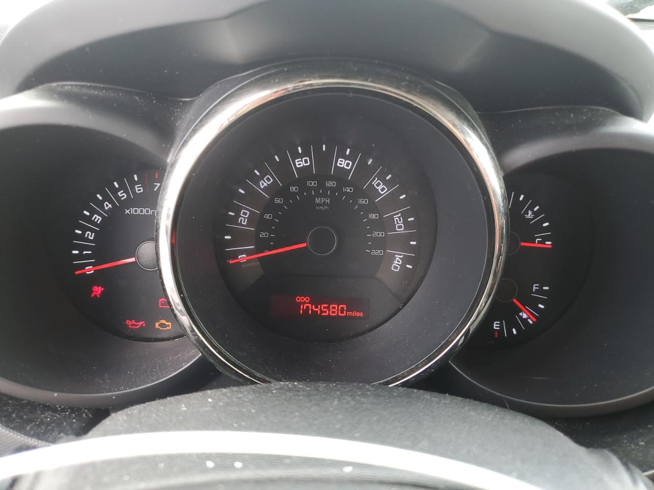 2011 Kia Soul + VIN: KNDJT2A2XB7330083 Lot: 62761245