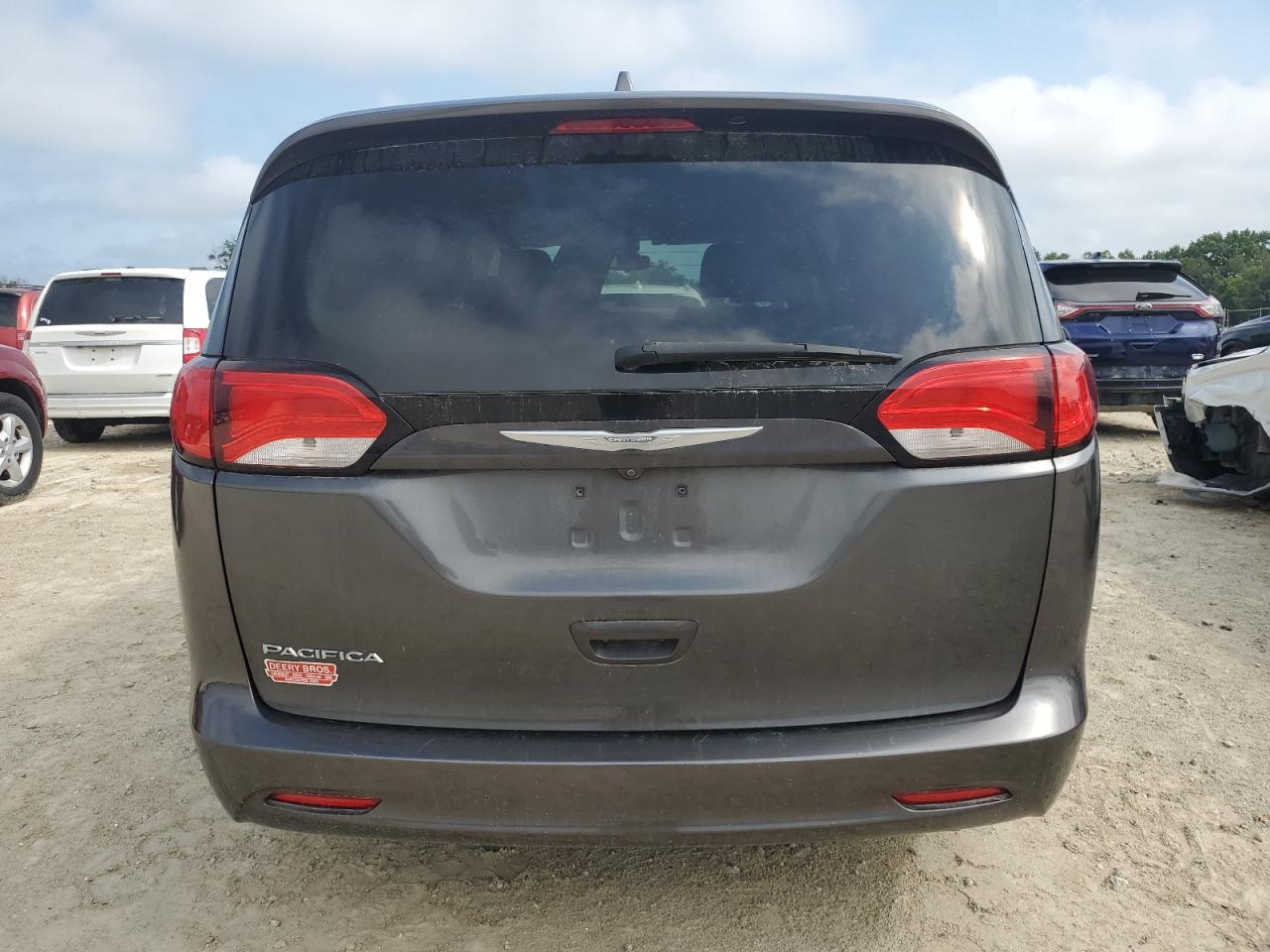 2017 Chrysler Pacifica Touring VIN: 2C4RC1DG5HR515203 Lot: 64803545