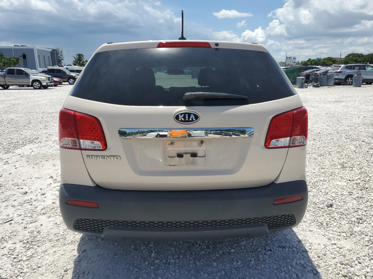 2011 Kia Sorento Base VIN: 5XYKTCA18BG140237 Lot: 65899775