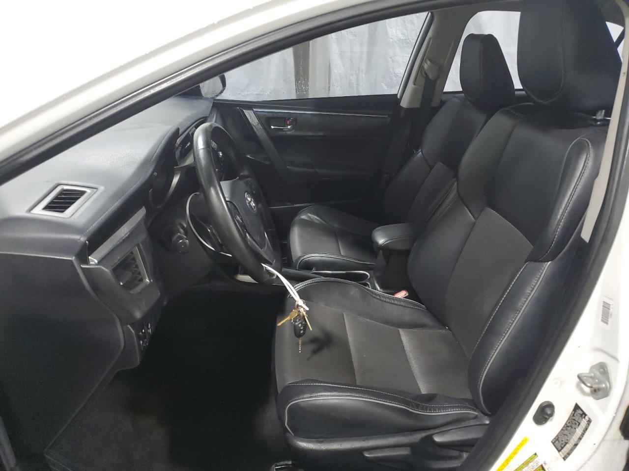 2015 Toyota Corolla L VIN: 5YFBURHE6FP304935 Lot: 62856545
