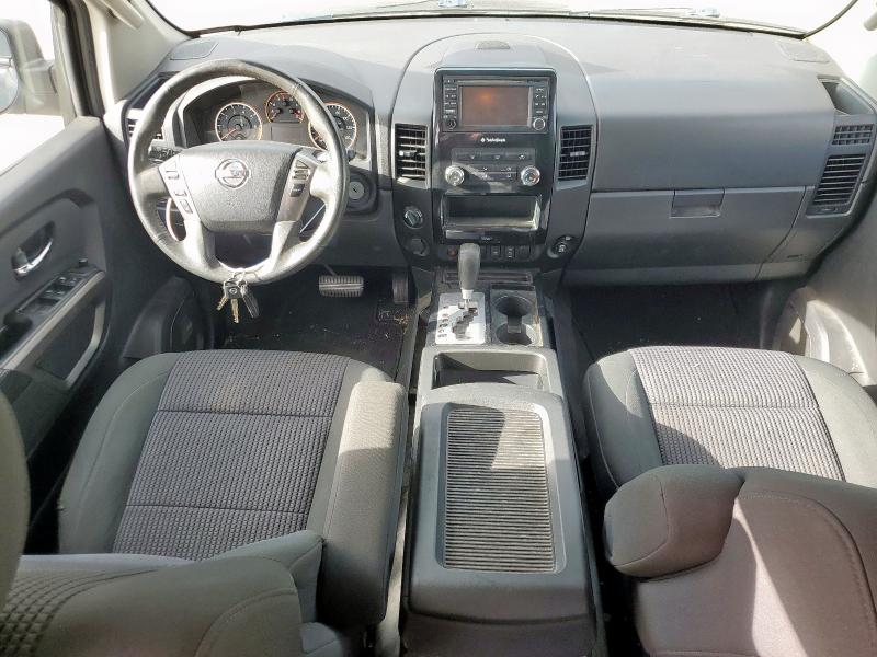 Pickups NISSAN TITAN 2015 Czarny