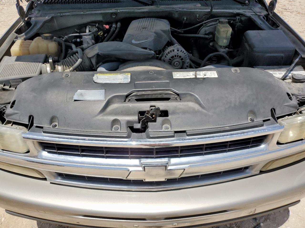 2001 Chevrolet Tahoe C1500 VIN: 1GNEC13T81R105320 Lot: 64180695