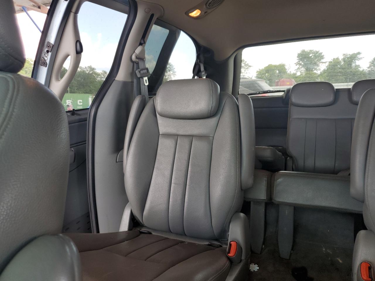 2005 Chrysler Town & Country Touring VIN: 2C8GP54L55R284507 Lot: 65032505