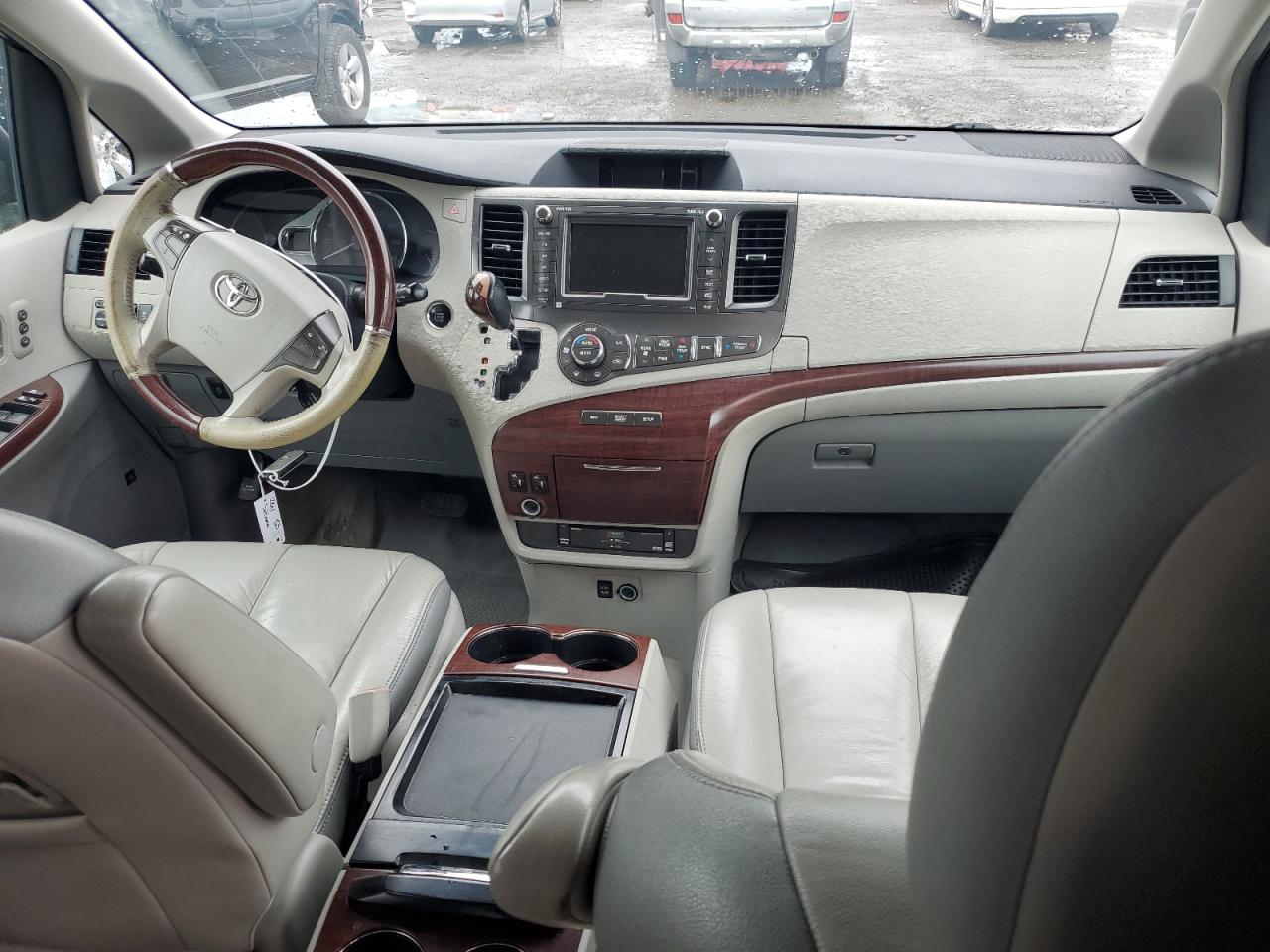 2011 Toyota Sienna Xle VIN: 5TDDK3DC3BS008921 Lot: 65212365