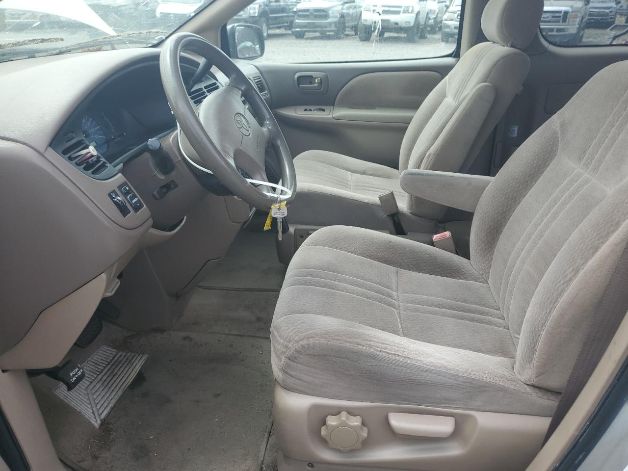 2002 Toyota Sienna Ce VIN: 4T3ZF19C13U536710 Lot: 63716495