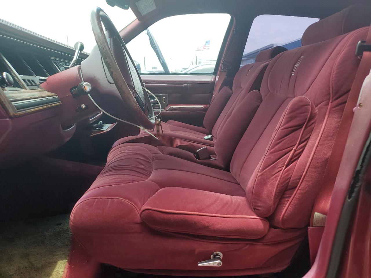1991 Lincoln Town Car Signature VIN: 1LNCM82W4MY691411 Lot: 63280765
