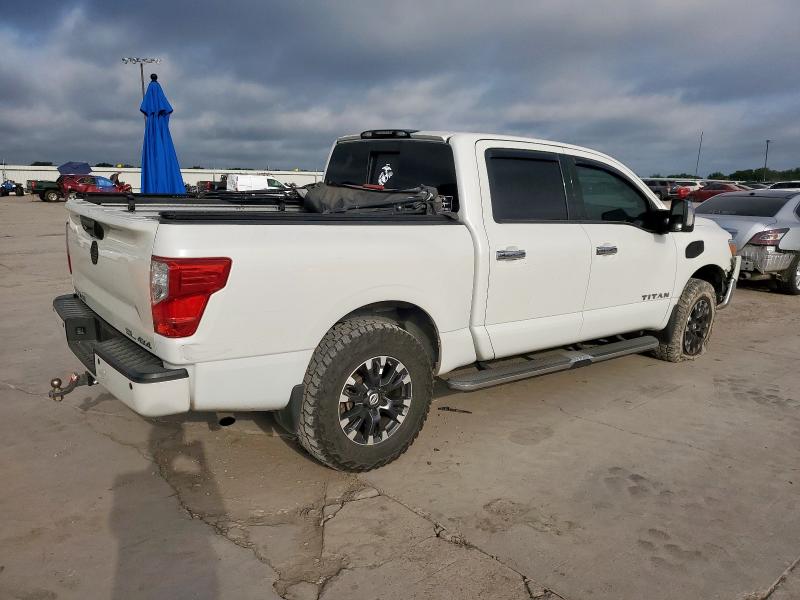  NISSAN TITAN 2017 Белы