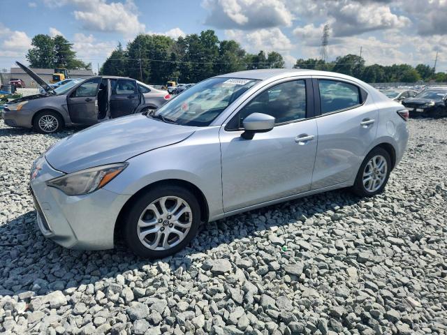  TOYOTA YARIS 2018 Srebrny