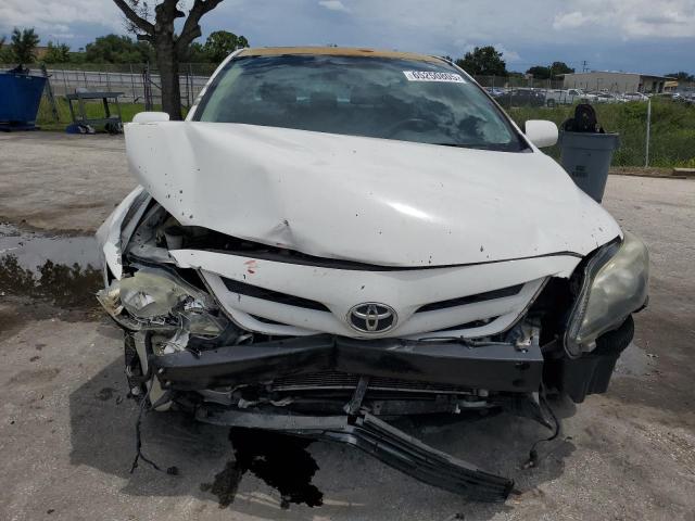  TOYOTA COROLLA 2013 Biały
