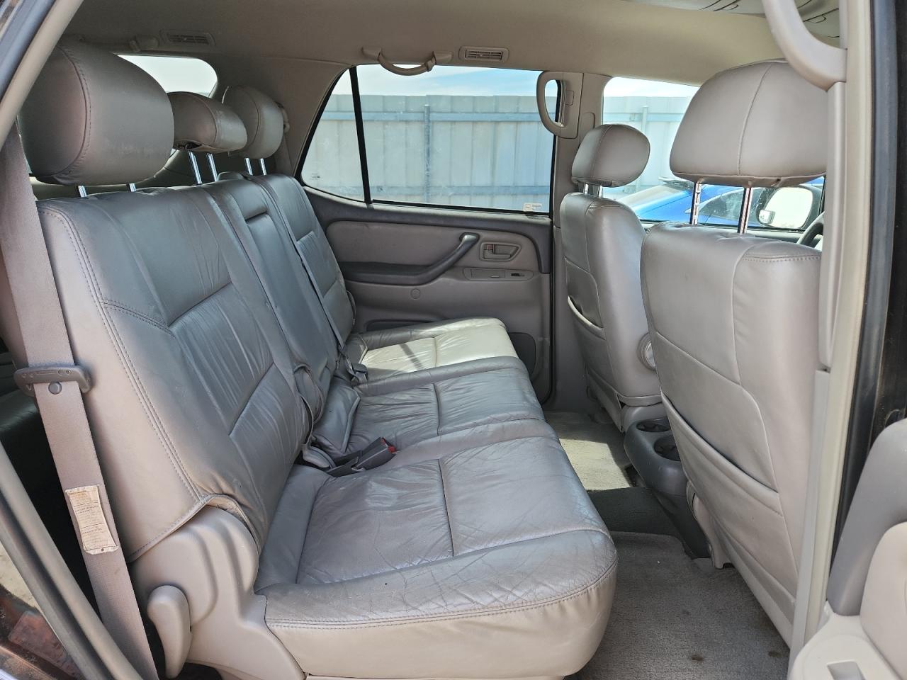 2004 Toyota Sequoia Sr5 VIN: 5TDZT34A04S235374 Lot: 63381845