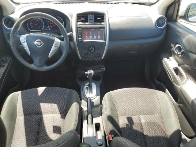  NISSAN VERSA 2018 Srebrny