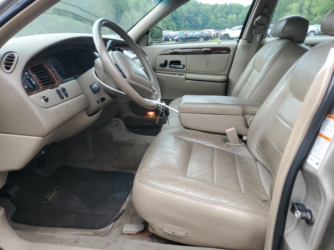 2001 Lincoln Town Car Executive VIN: 1LNHM81WX1Y703743 Lot: 64289515