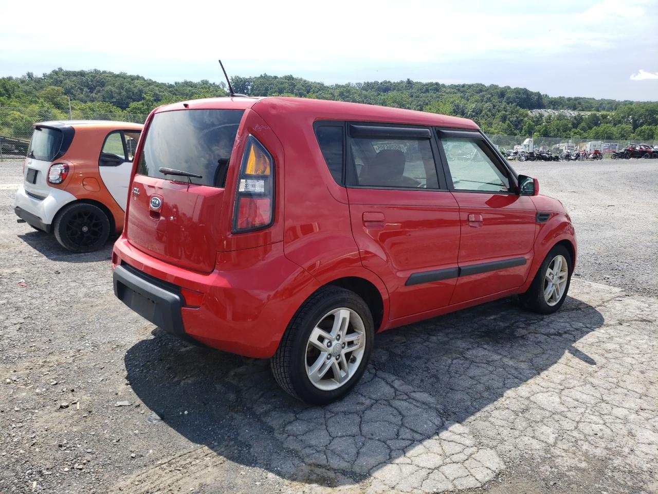 2010 Kia Soul + VIN: KNDJT2A25A7117394 Lot: 65096305