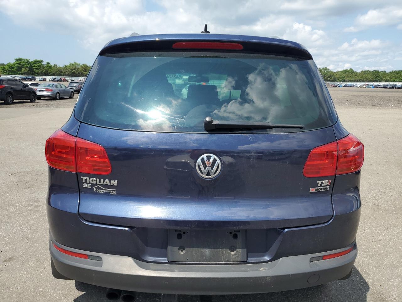2016 Volkswagen Tiguan S VIN: WVGBV7AX6GW584745 Lot: 64287415