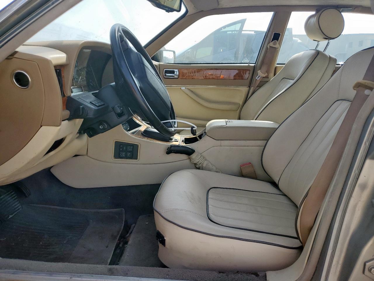 1994 Jaguar Vandenplas VIN: SAJKX174XRC692378 Lot: 65275795