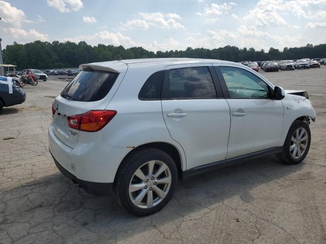  MITSUBISHI OUTLANDER 2015 Biały