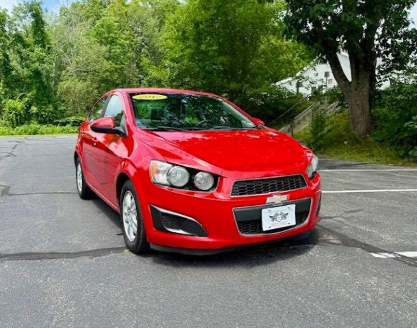Sedans CHEVROLET SONIC 2012 Czerwony