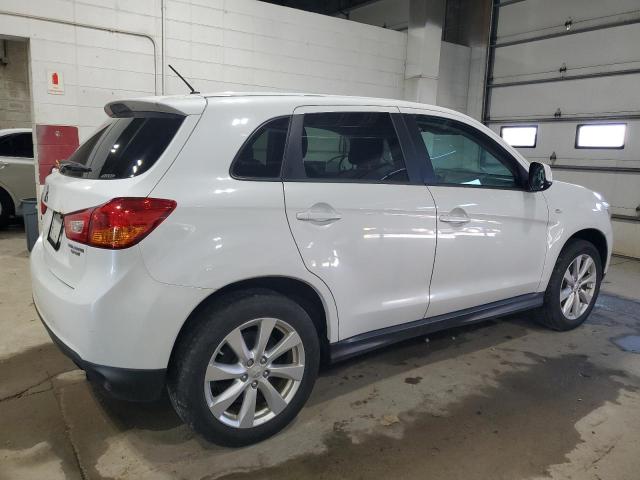  MITSUBISHI OUTLANDER 2015 Biały