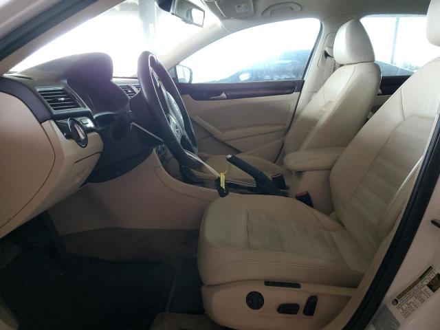  VOLKSWAGEN PASSAT 2015 Белы