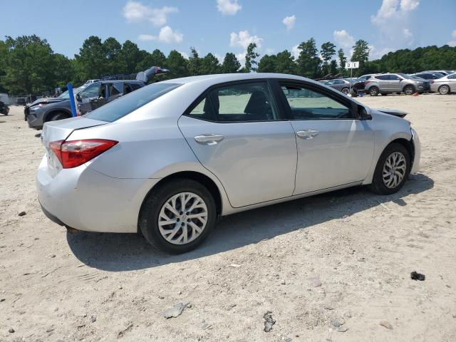 Sedans TOYOTA COROLLA 2017 Srebrny