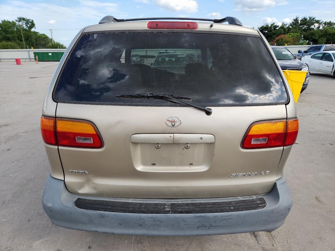 2000 Toyota Sienna Le VIN: 4T3ZF13C2YU218417 Lot: 63328035