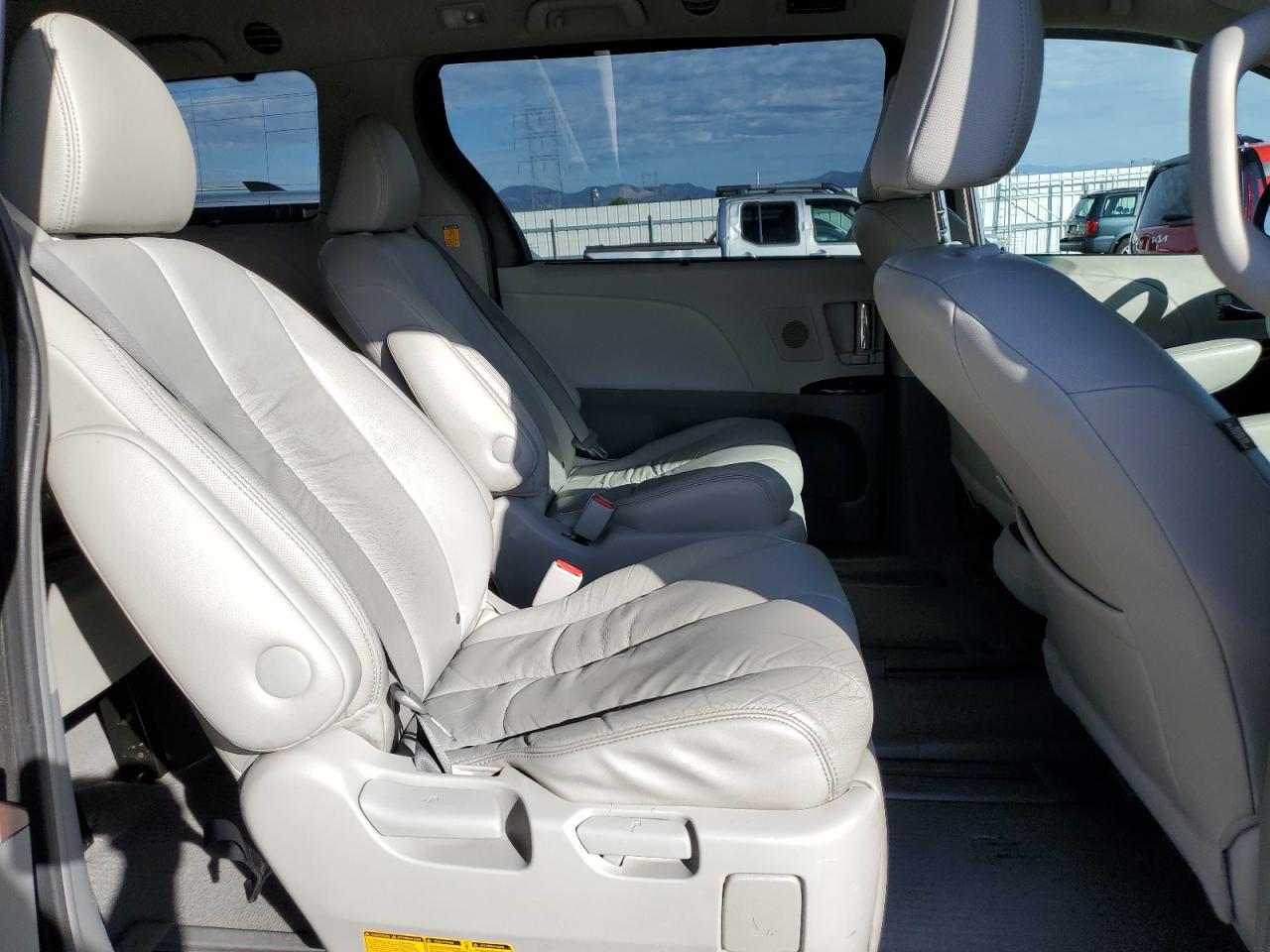 5tddk3dc5bs007365 5TDDK3DC5BS007365 2011 Toyota Sienna Xle
