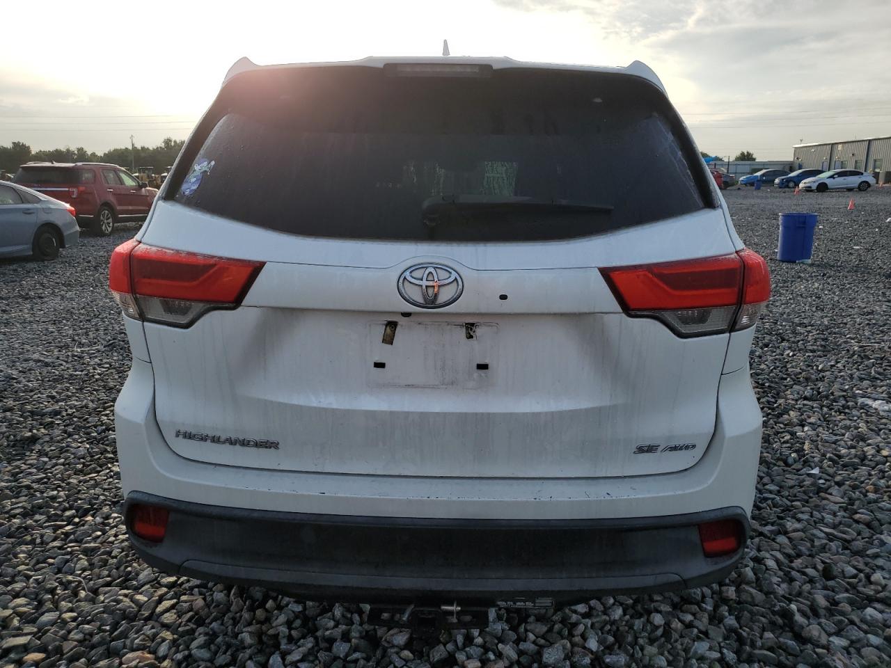 2018 Toyota Highlander Se VIN: 5TDJZRFH9JS823259 Lot: 64882735