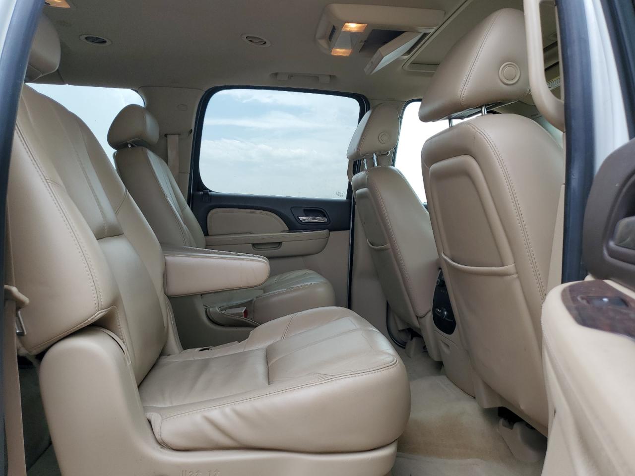 2007 GMC Yukon Xl Denali VIN: 1GKFK66857J320413 Lot: 64171875