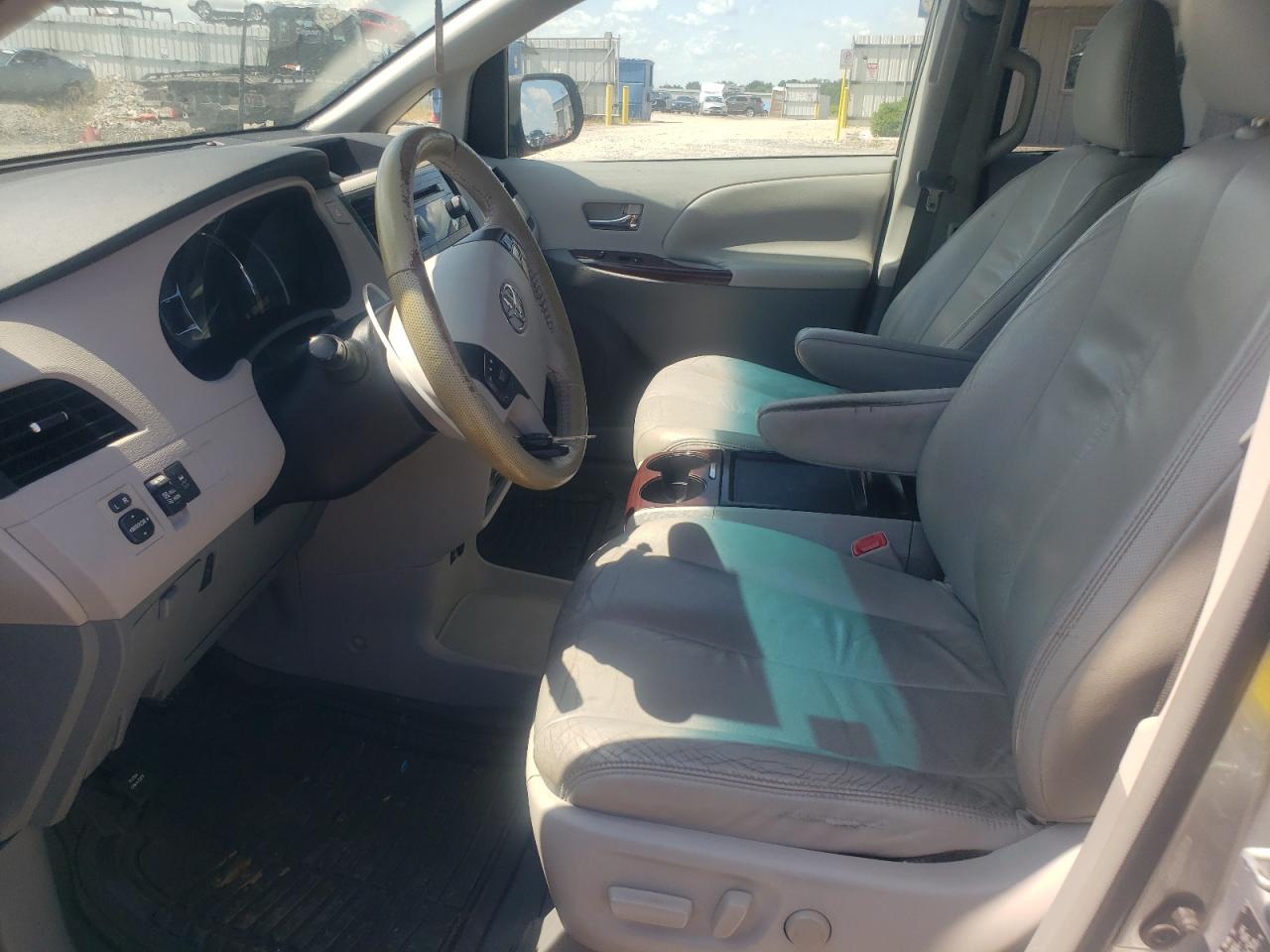 2011 Toyota Sienna Xle VIN: 5TDYK3DC1BS055138 Lot: 63000605