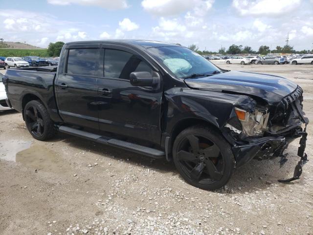  NISSAN TITAN 2019 Czarny