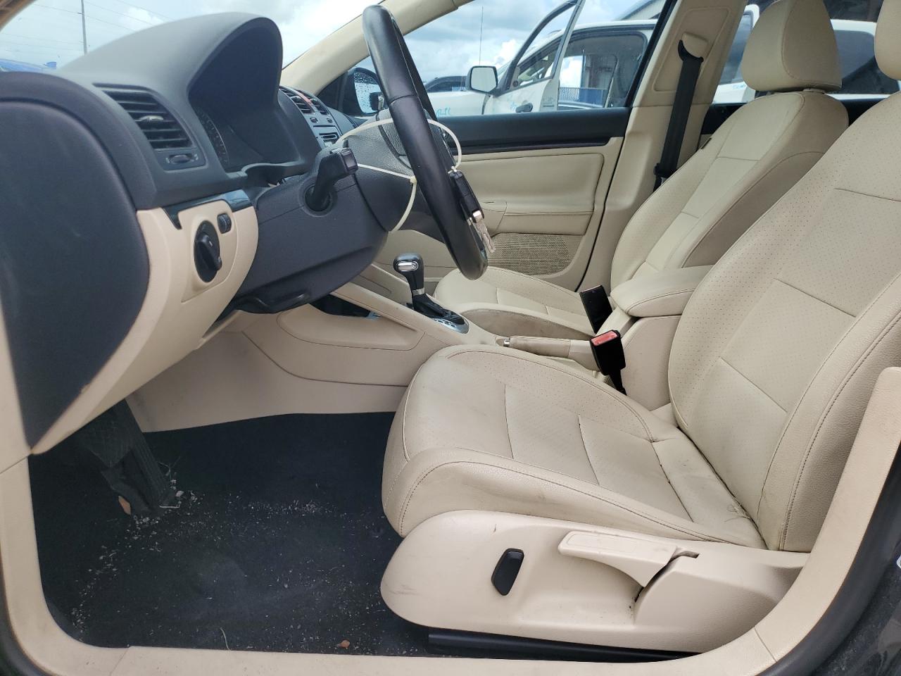 2010 Volkswagen Jetta Wolfsburg VIN: 3VWRJ7AJ2AM040693 Lot: 63248825