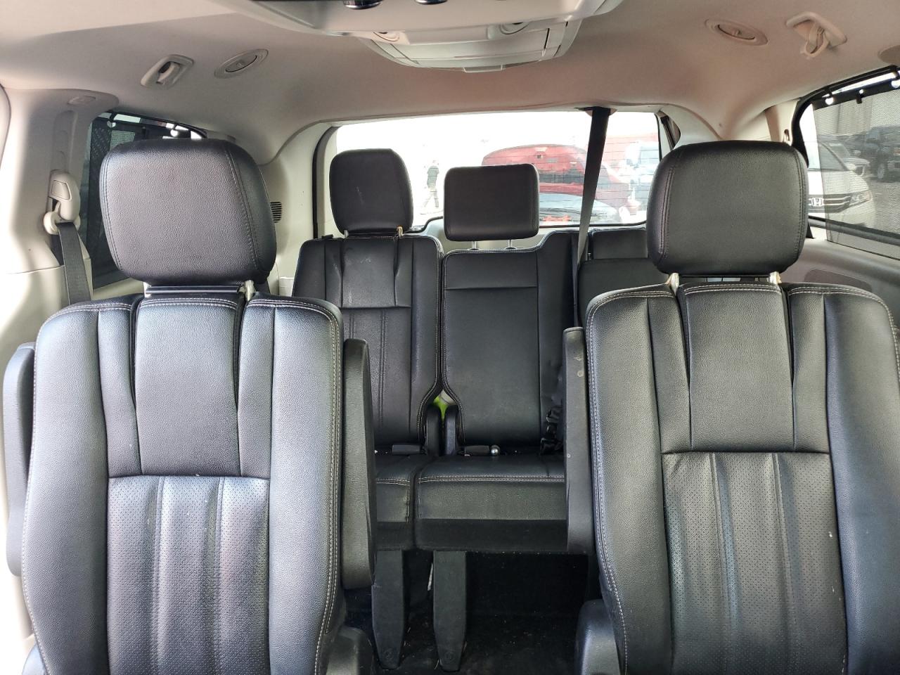 2016 Chrysler Town & Country Touring L VIN: 2C4RC1CG7GR207272 Lot: 64318815