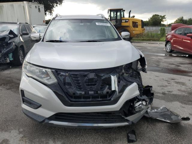  NISSAN ROGUE 2018 Srebrny
