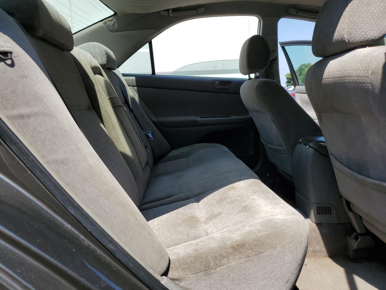 2003 Toyota Camry Le VIN: JTDBE32KX30215061 Lot: 65217635