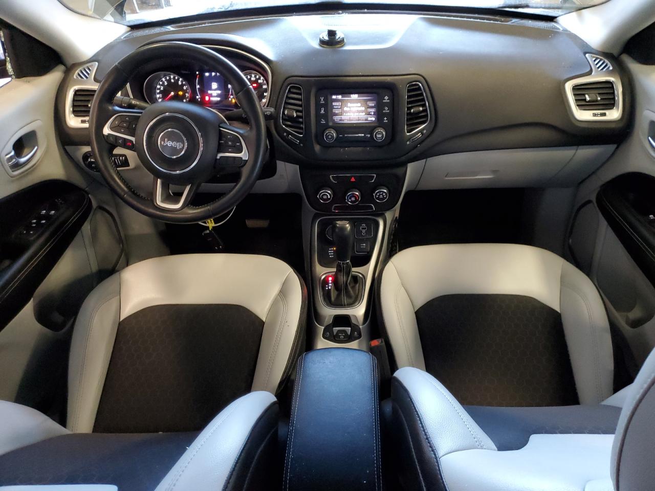 2018 Jeep Compass Latitude VIN: 3C4NJDBBXJT413086 Lot: 62756545