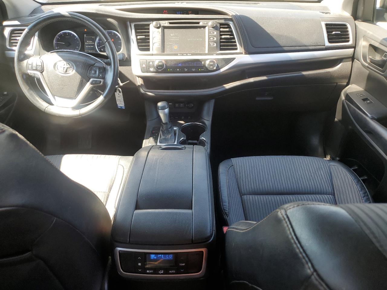 2018 Toyota Highlander Le VIN: 5TDBZRFH1JS914157 Lot: 64795425