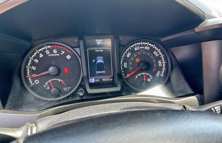  TOYOTA TACOMA 2021 Biały