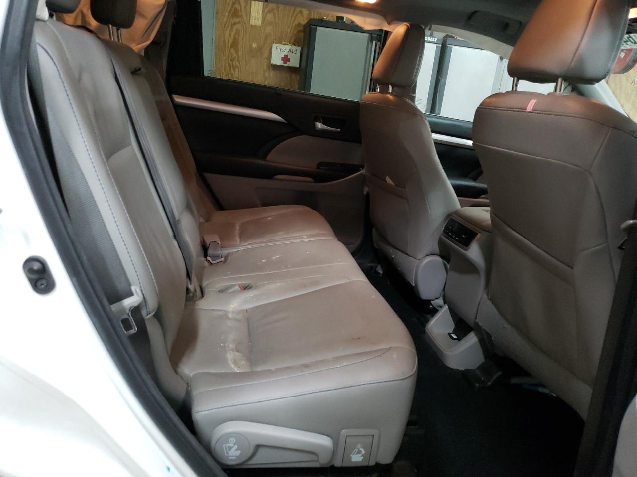 2016 Toyota Highlander Xle VIN: 5TDJKRFH7GS353732 Lot: 64858645
