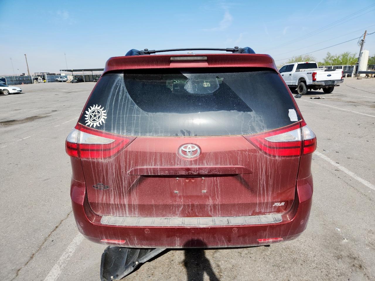 2017 Toyota Sienna Xle VIN: 5TDYZ3DC9HS793872 Lot: 64700295