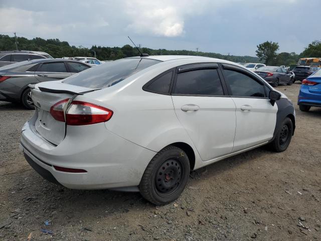 FORD FIESTA 2016 Белы