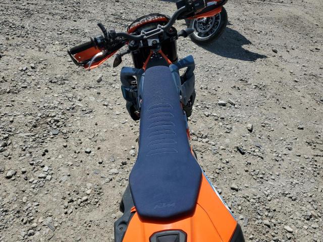 2024 KTM 690 SMC R  