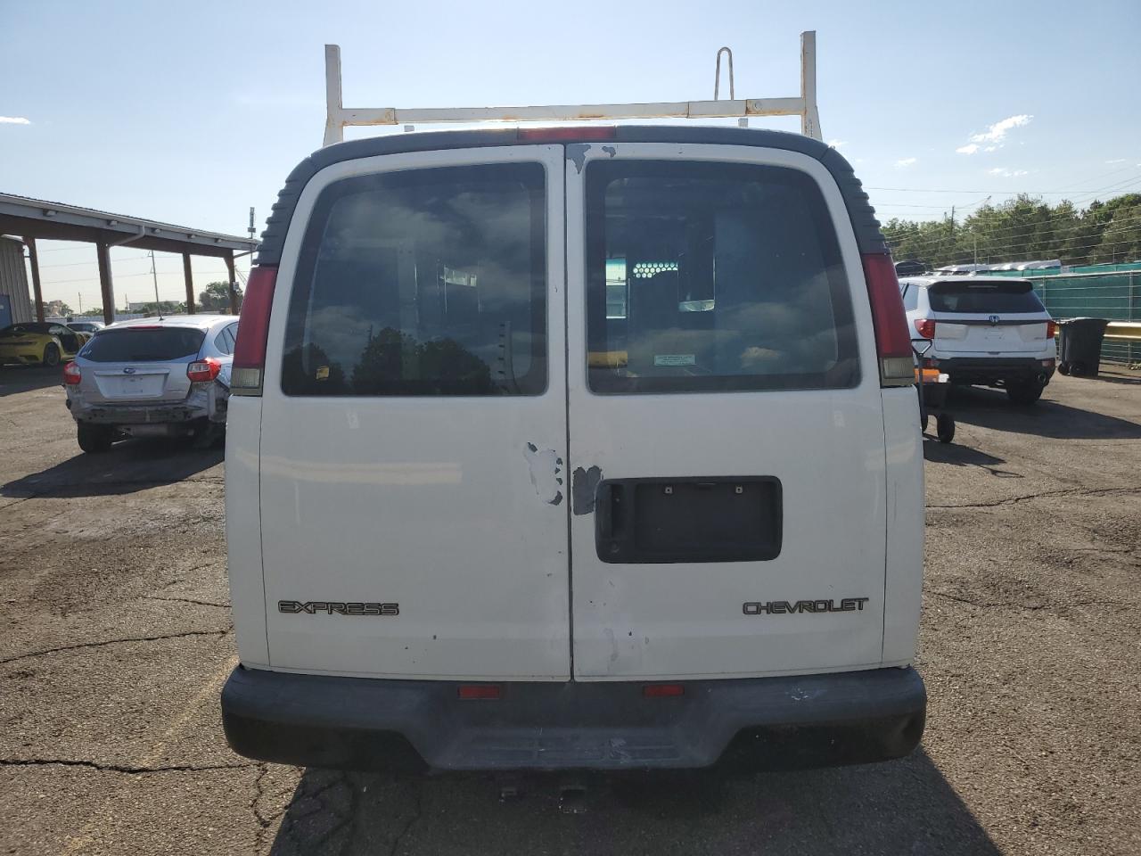2001 Chev Express G2500 VIN: 1GCFG25R111245457 Lot: 64112635