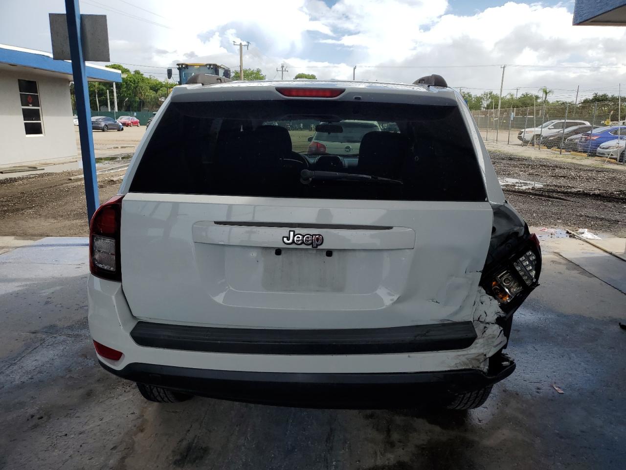 2015 Jeep Compass Sport VIN: 1C4NJCBA1FD198082 Lot: 65006405