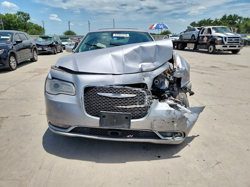  CHRYSLER 300 2015 Srebrny