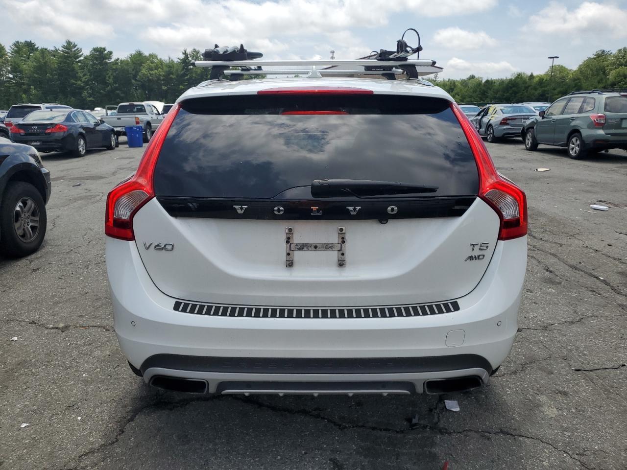 2016 Volvo V60 Cross Country Premier VIN: YV4612HK0G1011221 Lot: 61637365