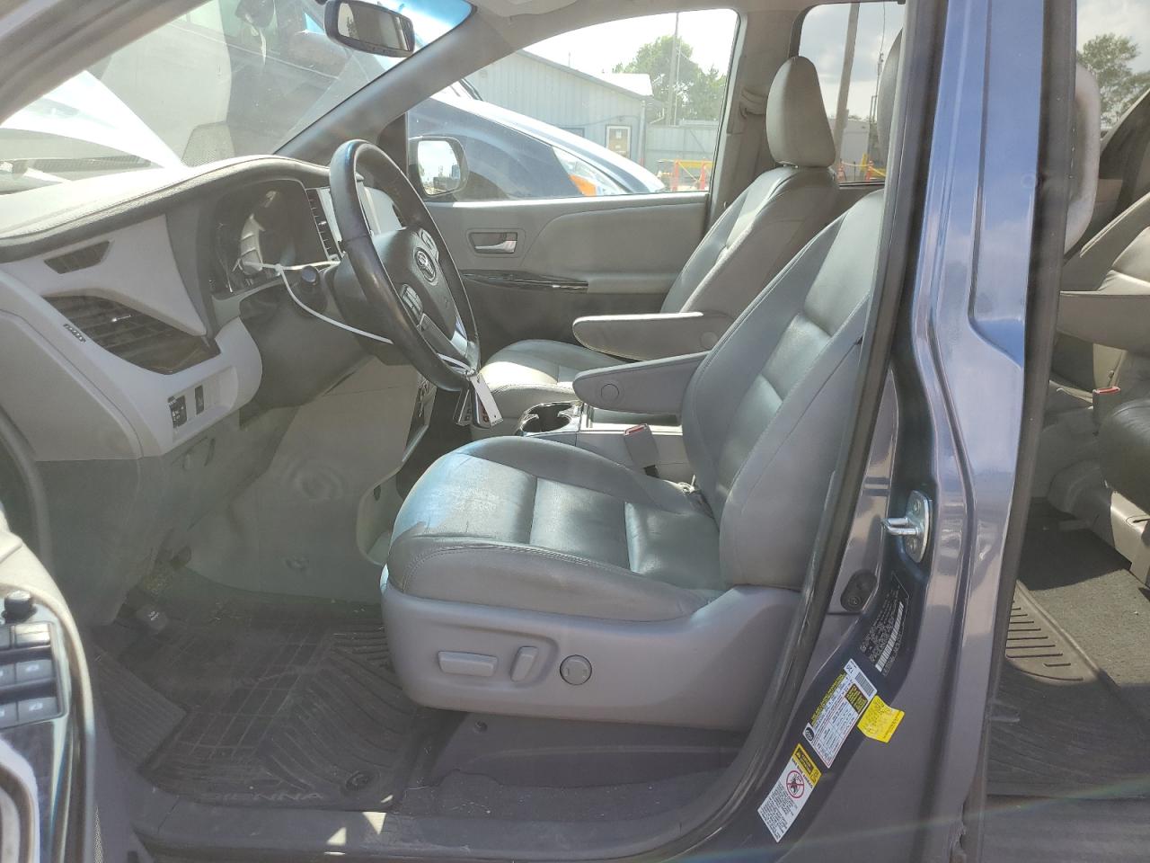 5tdyk3dc2fs577637 5TDYK3DC2FS577637 2015 Toyota Sienna Xle