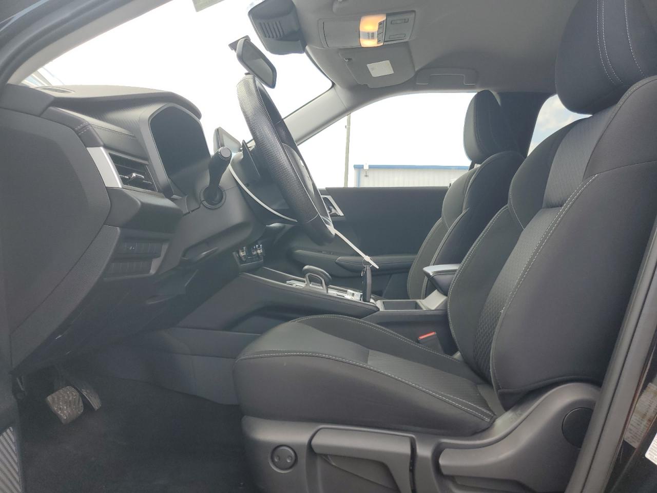 2024 Mitsubishi Outlander Es VIN: JA4J3UA81RZ073338 Lot: 64772225